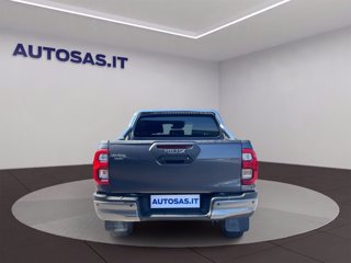 TOYOTA Hilux 2.8 d double cab Invincible 4wd auto