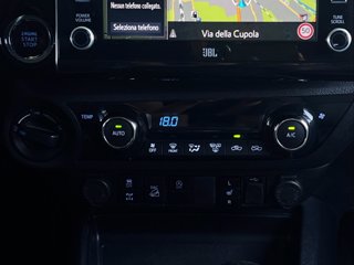 TOYOTA Hilux 2.8 d double cab Invincible 4wd auto