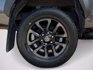 TOYOTA Hilux 2.8 d double cab Invincible 4wd auto