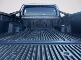 TOYOTA Hilux 2.8 d double cab Invincible 4wd auto