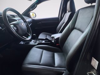 TOYOTA Hilux 2.8 d double cab Invincible 4wd auto
