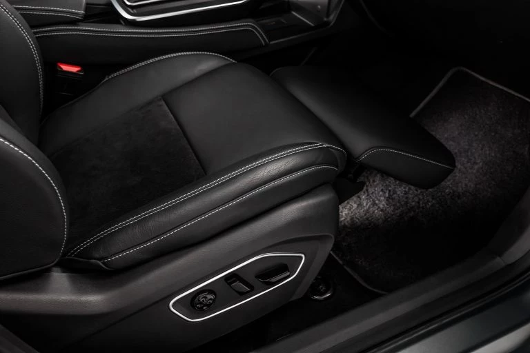 Sedili Alcantara Full Optional 768X512