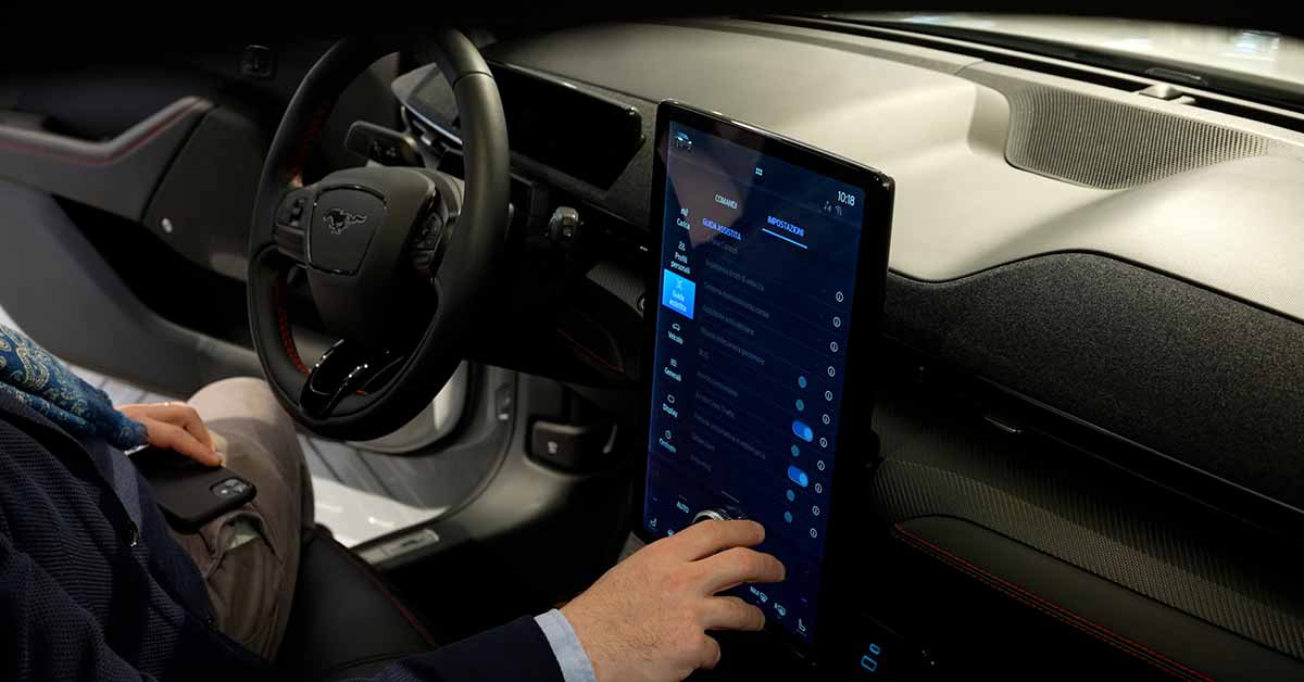 Mustang Mach E Test Drive Tablet Interno